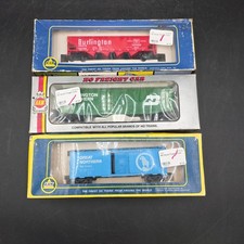 Lot of 3 AHM HO Scale Train Cars Great Northern, Burlington, Burlington North