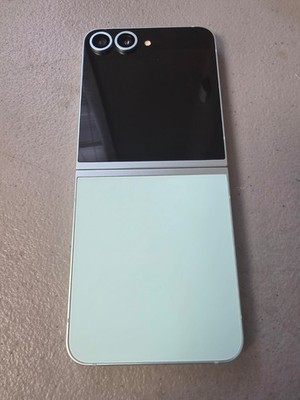 Samsung Galaxy Z Flip 6 5G F741U 256GB FACTORY UNLOCKED 6.7'' OPEN BOX MINT A+