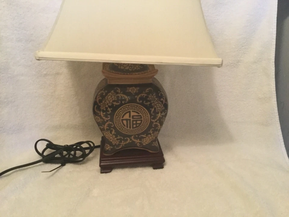 Lámpara de porcelana medallones negros y marrones Oriental Furniture 19" Foto 2 de 4