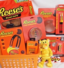 NEW REESES CANDY gift basket POWER BANK PLUSH PORT CHARGER SOCKS TIGER TEEN GIFT