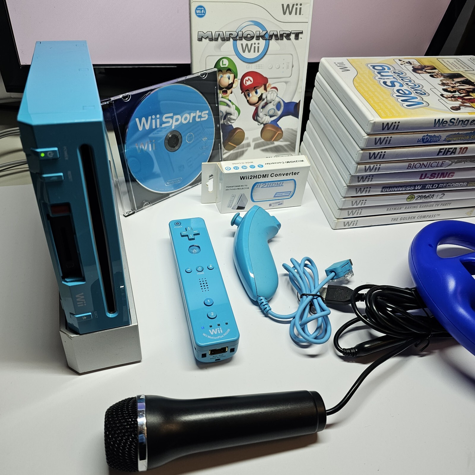 Nintendo Wii Blue Console Bundle Games Mario Kart Wii Sport & Motion