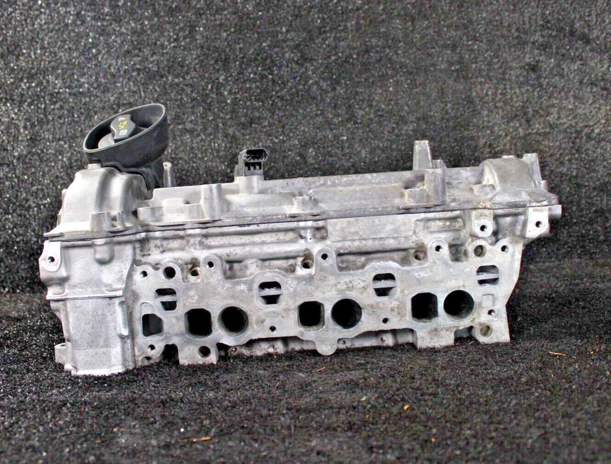 Mercedes ML350 Diesel Engine Cylinder Head RH w/ Camshafts 12 15 