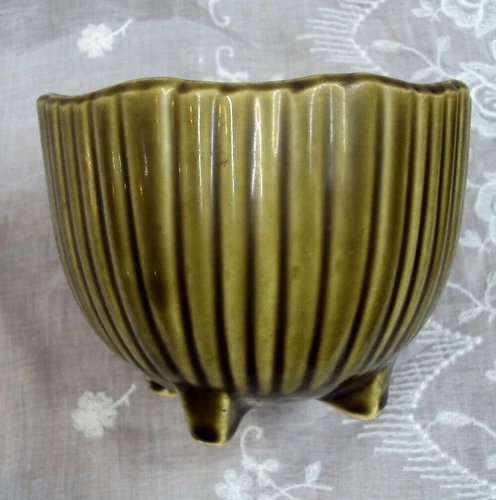 Vtg Estate Find ~ MCCOY Round Ribbed Pottery Planter ~ 612 Avocado Green ~ 5" D