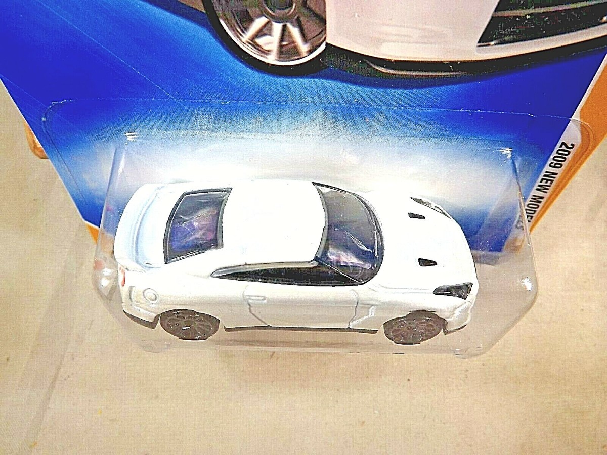 2009 Hot Wheels #1 New Models 1/42 2009 NISSAN GT-R White