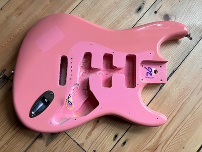 Markenlos Strat Stratocaster Gitarrenkörper pink leicht gebraucht