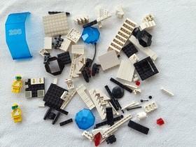 Lego SPACE FUTURON 6932 Stardefender 200 Space Astronaut Spaceship