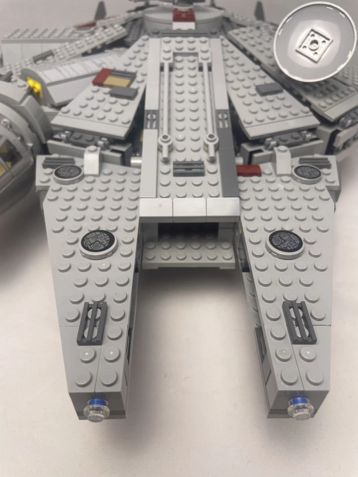 LEGO Star Wars 7965 Halcón Milenario está completo pero sin minifiguras 2011 Foto 3 de 4