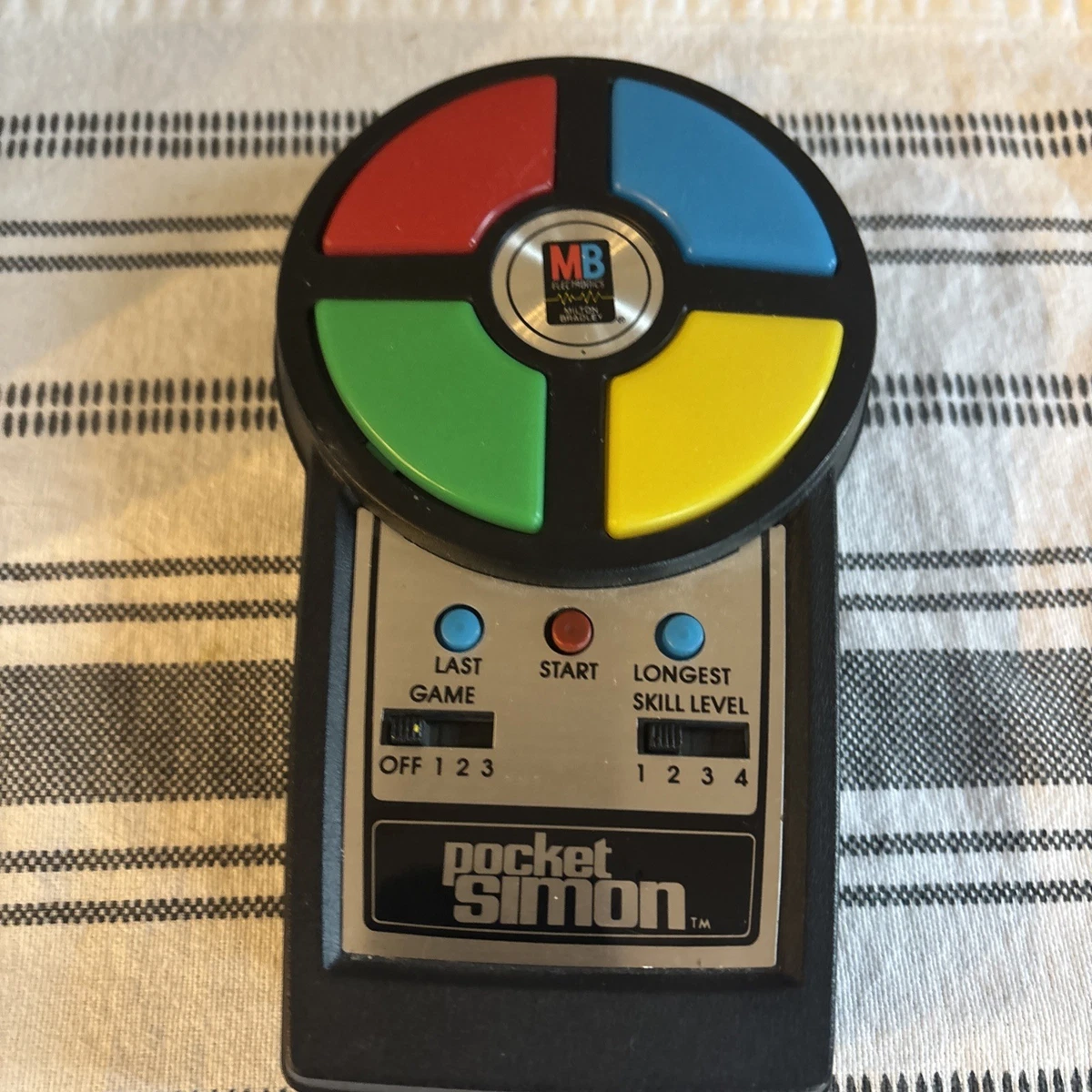 Jeu électronique Simon Pocket MB Electronics – Version Française 1980, Livraison Offerte