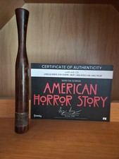 AHS American Horror Story Roanoke Pantalla Original Usado Shelby Madera Incienso Prop