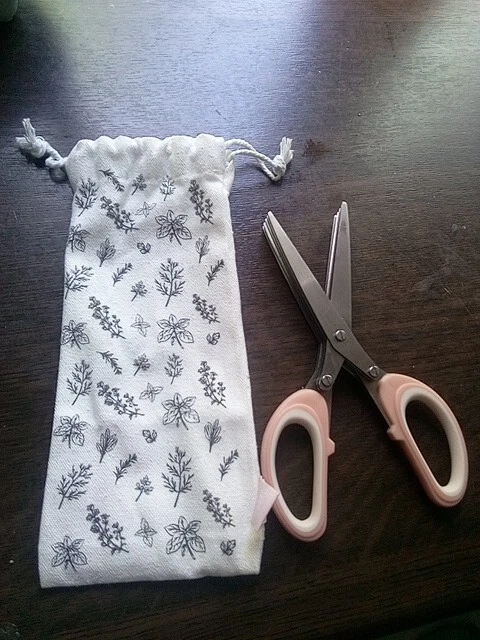 Kräuterschere - Edelstahl Multiklingen in Säckchen, MOSES Neuwertig Pink Rosa