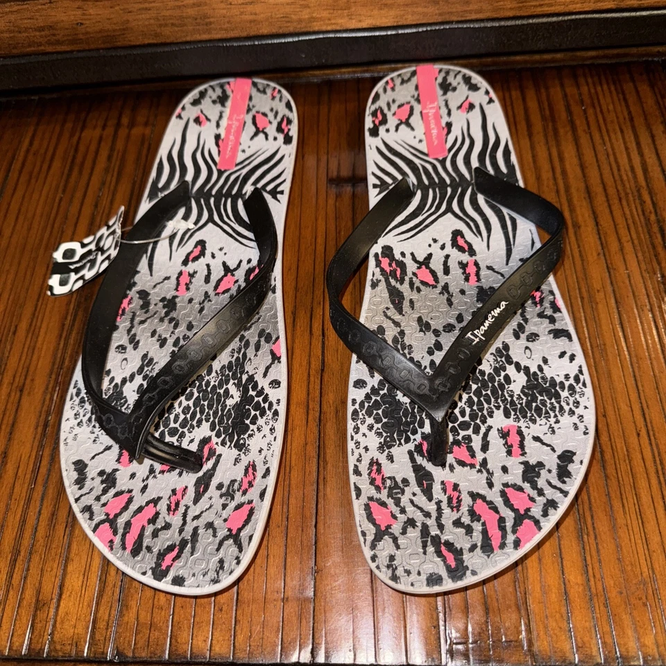 Women's Ipanema Neo Safari Size 11 Flip Flops New Rare Animal Print Black Pink - Image 3 of 4
