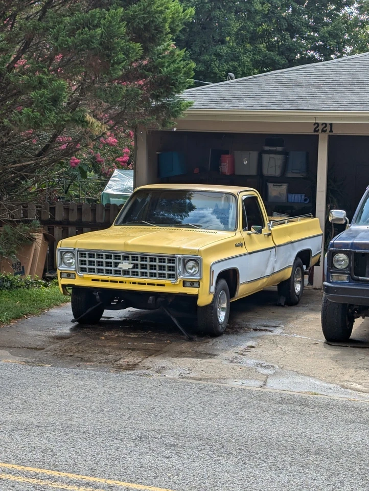 74 75 76 77 78 79 80 1973 Chevy Truck radiador montaje superior soporte panel OEM OE Foto 2 de 4