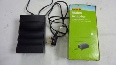 Halfords Mains Adapter for cool boxes and other 12v appliances (5A, 68W)