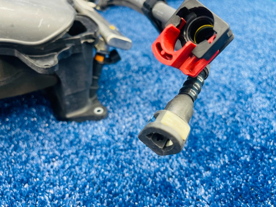 Chrysler 200 2015-2017 colector de admisión con riel de combustible OEM 05047441AL Foto 4 de 4