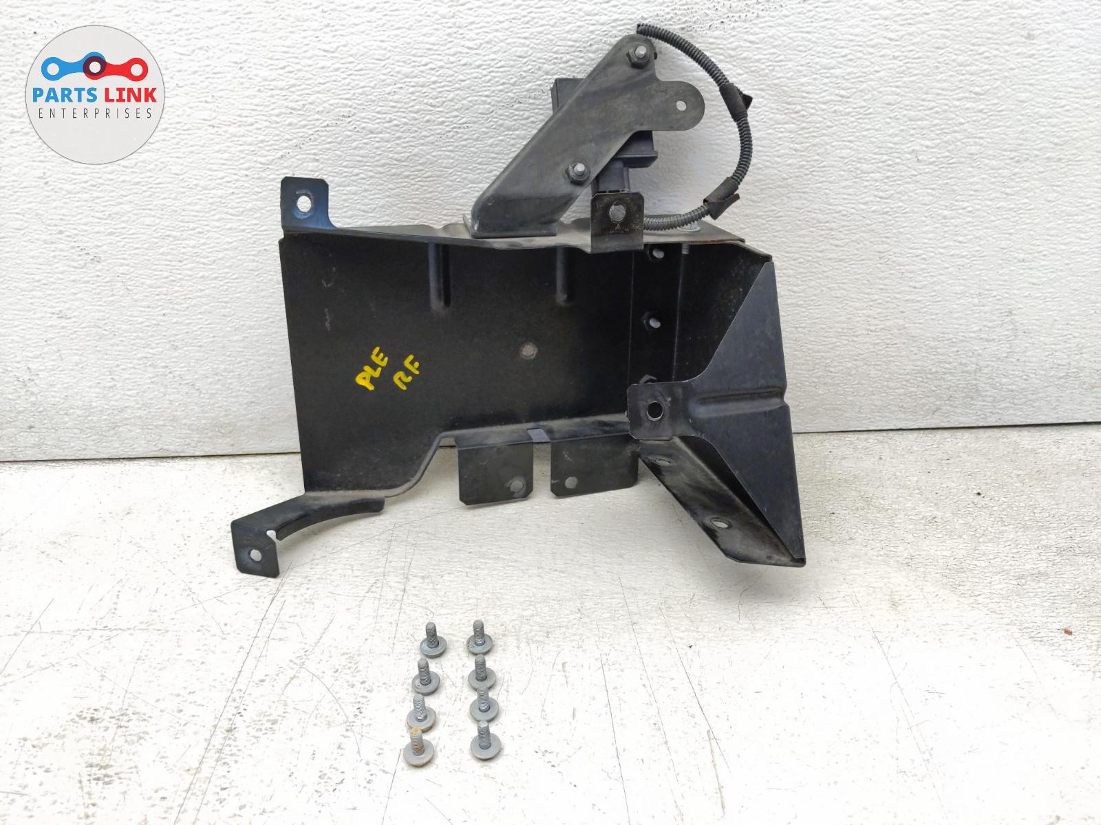 2011-19 MASERATI GRANTURISMO FRONT RIGHT TPMS BRACKET MODULE ANTENNA MOUNT M145