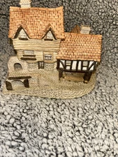 David Winter Cottage "Market Street" 1980 Limited Edition Sculpture Figurine