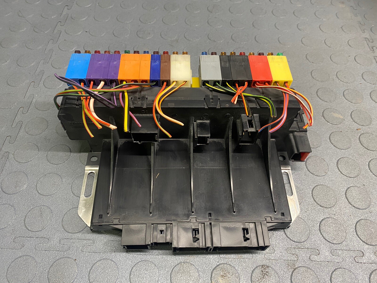 03-12 Mercedes R230 SL550 SL55 AMG Front Left SAM Fuse Box Control Module OEM