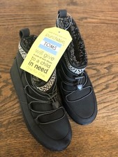 NWT Toms girl boy black toggle youth alpine boots shoes rubber sole faux fur 2