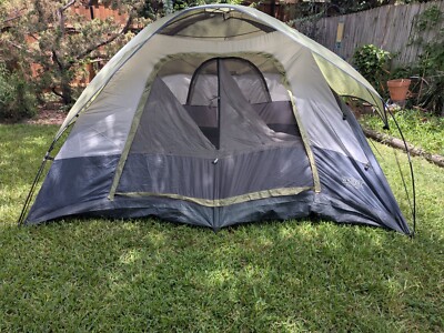 NIB Wenzel Two-Room Family Dome Tent Sleeps 4-5 Ponderosa 8' x 10