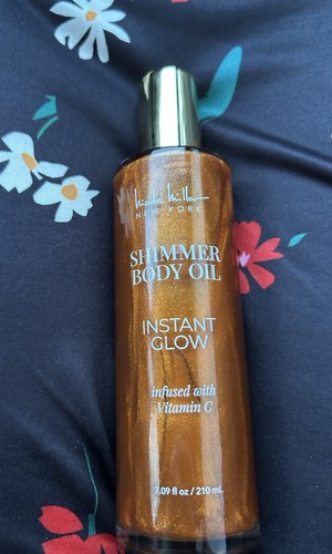 INSTANT GLOW by NICOLE MILLER Shimmer Body Oil Infused with Vitamin C 🌟 - Picture 2 of 3