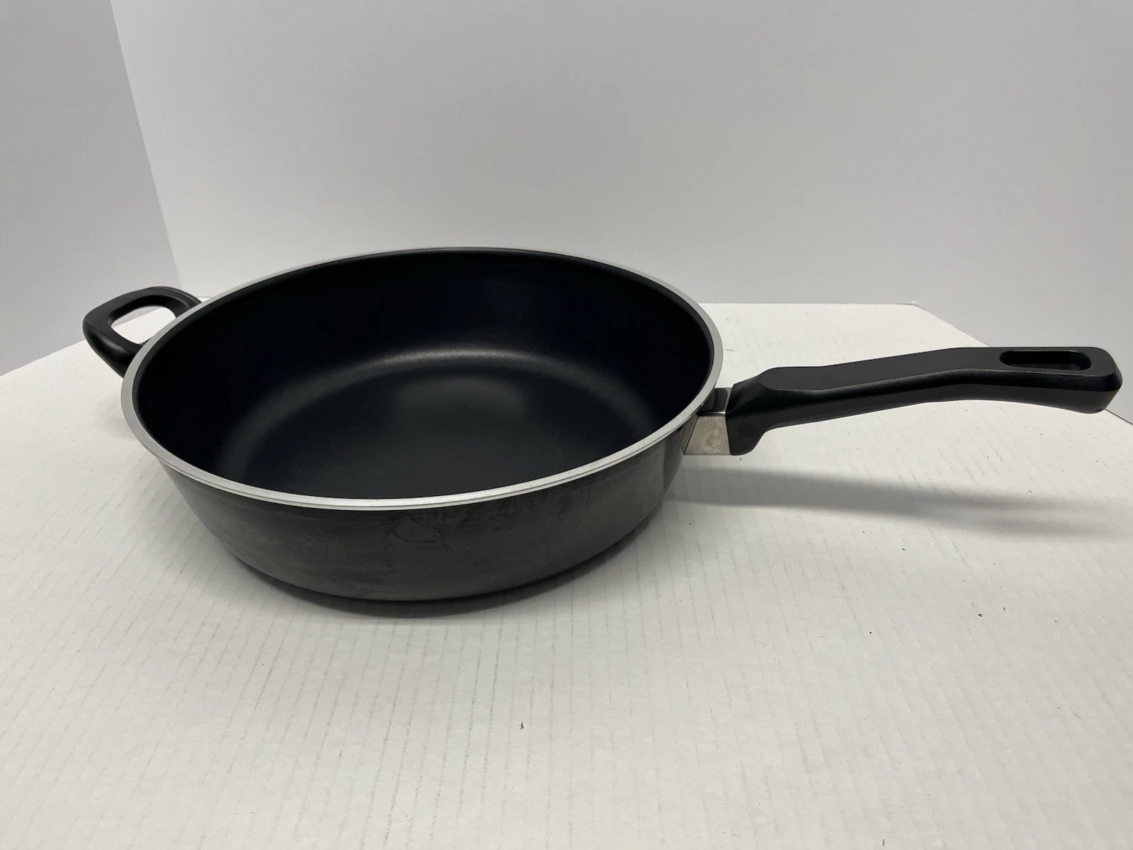 WearEver Non-Stick Black Saute Pan with Glass Lid and Long Handle
Opens in a new window or tab