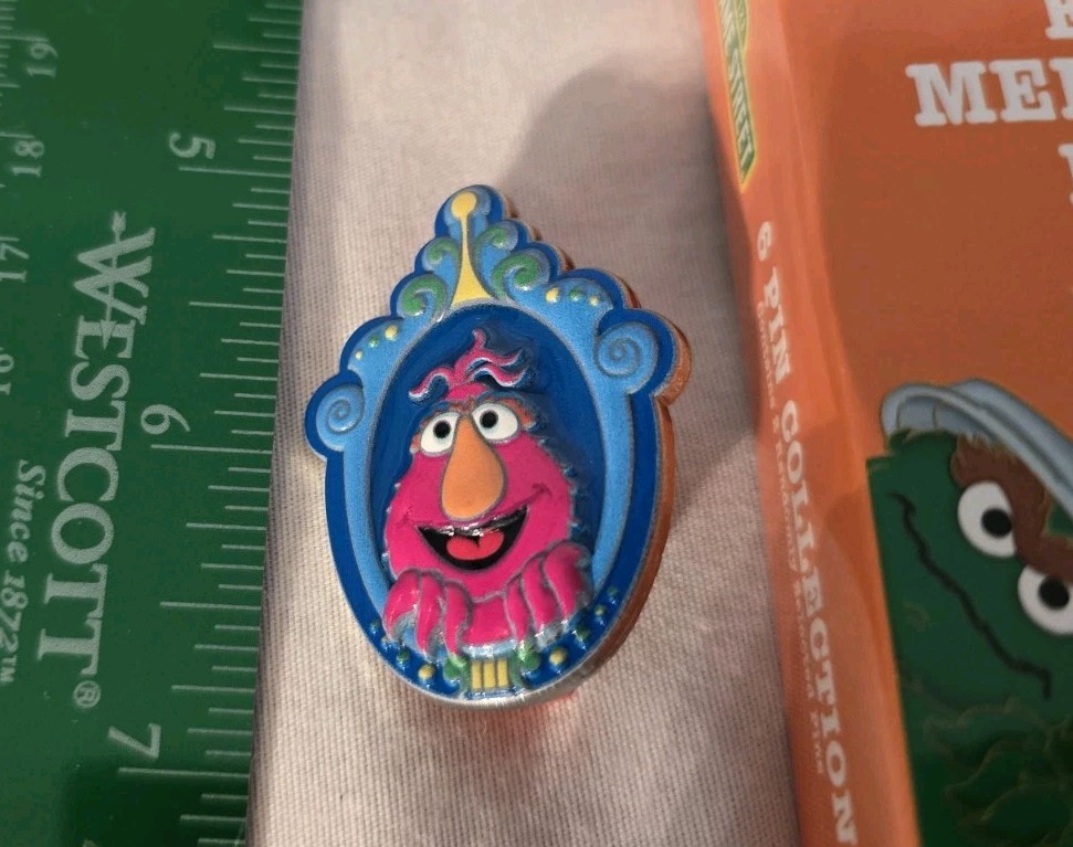 New 1.5" Telly Fancy Medallion Pin Sesame Street Place S. 2 - Grabs Edge - Rare