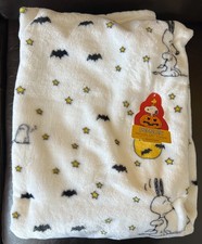 Peanuts Snoopy Ghosts Bats Halloween 50" x 70" Berkshire Velvetloft Throw NWT