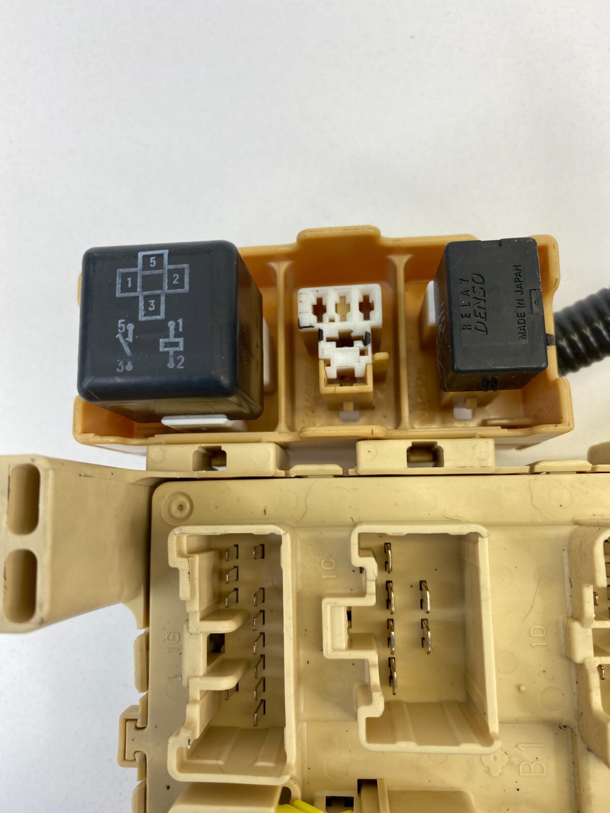 20012003 Lexus RX300 Fuse Box Relay Junction Block Inner Cabin Dash