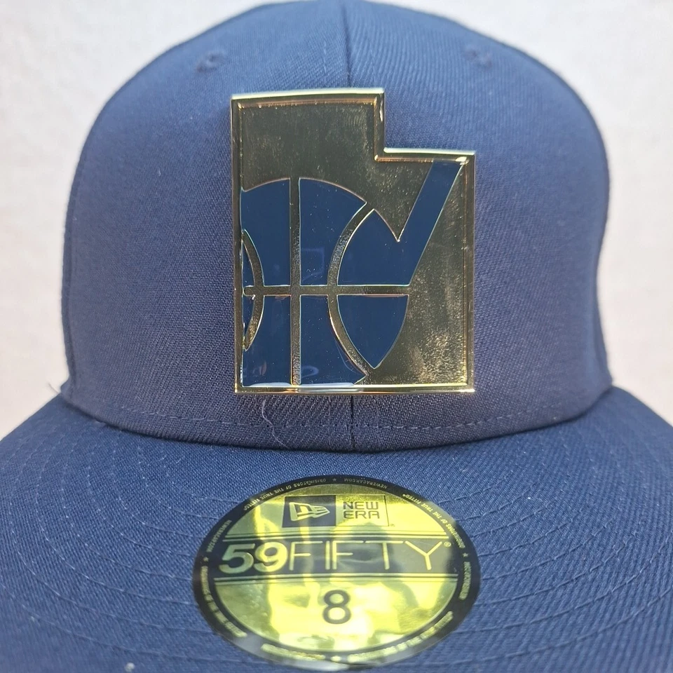Boné chapéu ajustável New Era Utah Jazz 59Fifty 8 azul marinho logotipo metal dourado  - Imagem 2 de 4