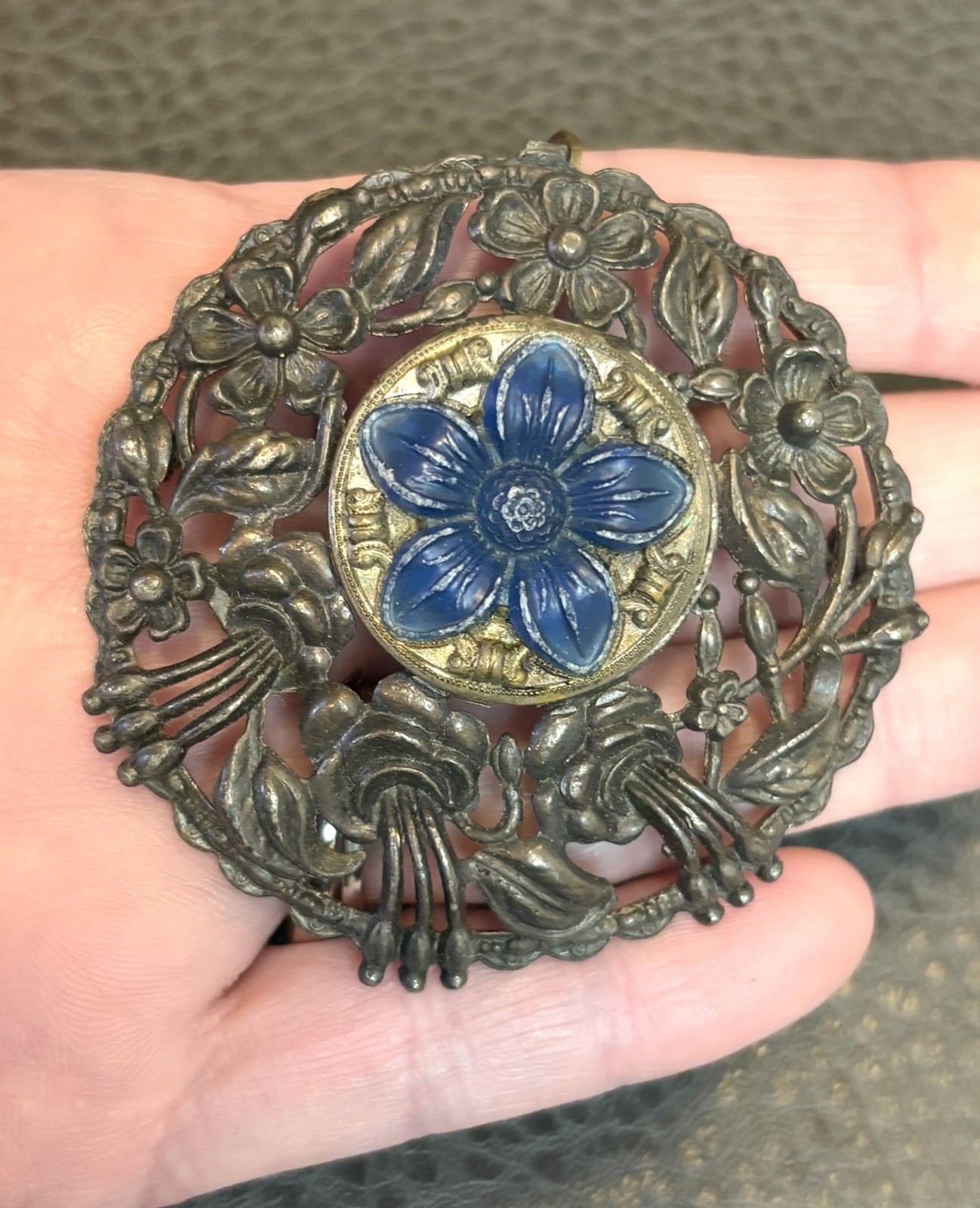 Broche broche colgante medallón de vinagreta pomandro flor azul checo vintage de 1940