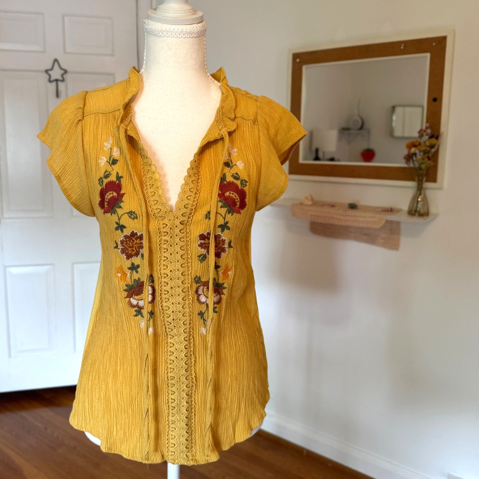 Flower & Feather Yellow Embroidered Crochet Lace Flutter Sleeve Blouse Size Med