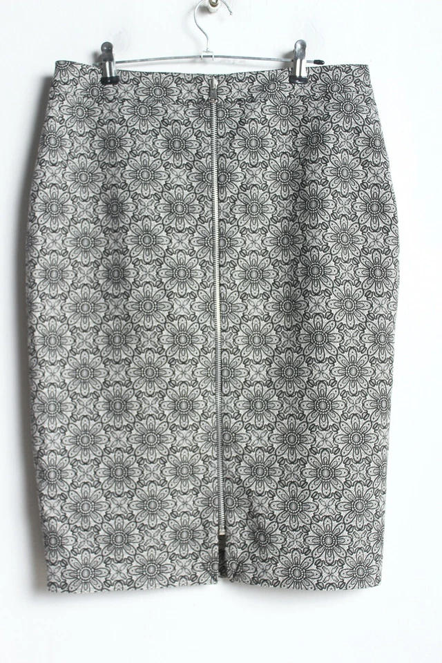 F&F Womens Geometric Black Zip Pencil Skirt - Grey - Size 10 (I60) - Image 4 of 4
