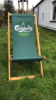 Marken Carlsberg Liegestuhl. Hartholzrahmen mit Canvas-Schlinge.