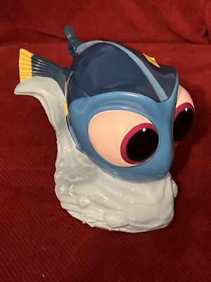 Ringling Brothers Barnum & Baily Finding Nemo Dory Blue Tang Fish Cup Mug w/ Lid