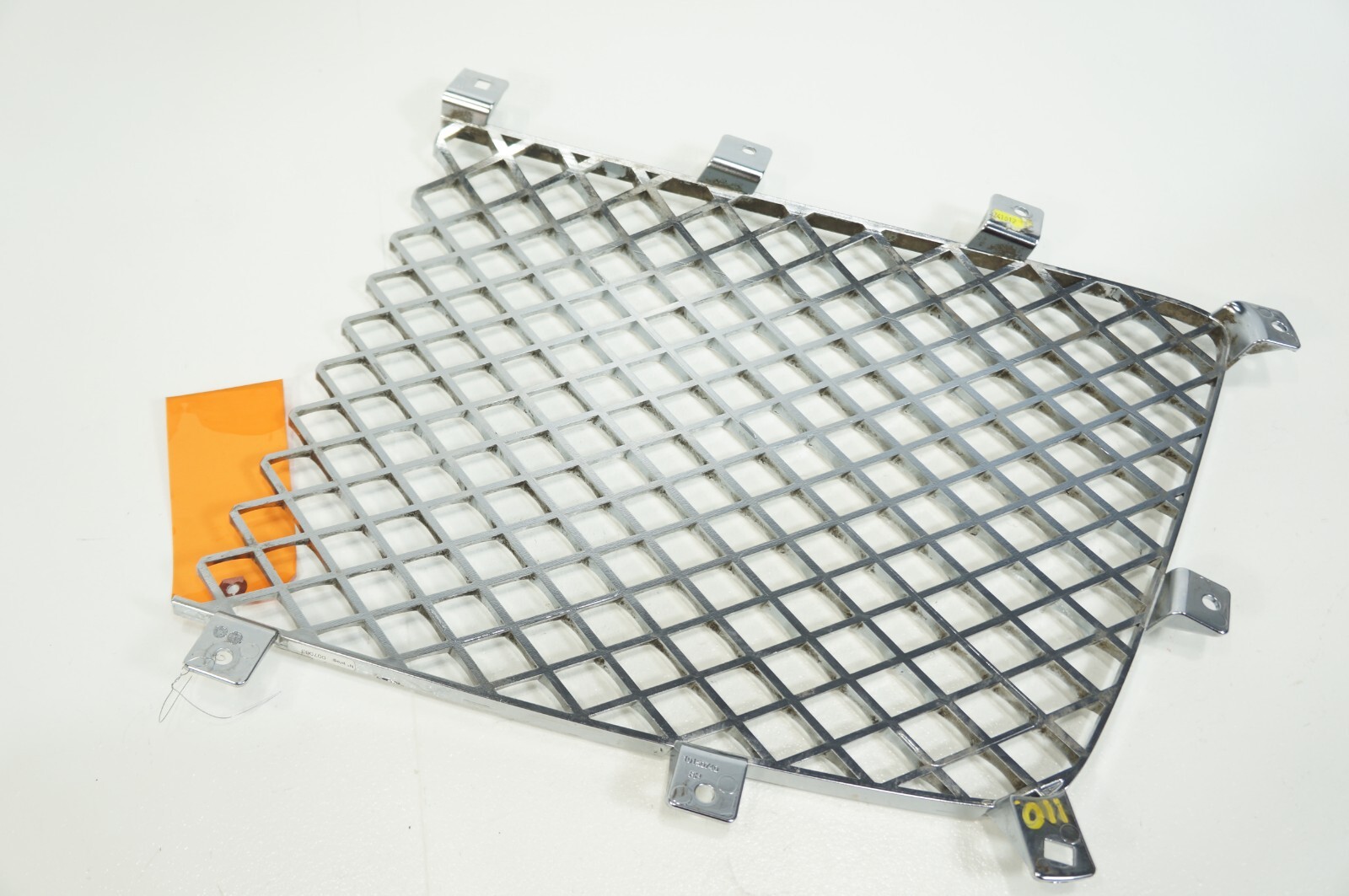 17-19 Bentley Bentayga PASSENGER RH side CHROME grille insert radiator grill OEM