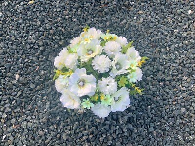  künstliches weißes Anemonen Blumengesteck im Grab/Denkmal/Cremtopf 