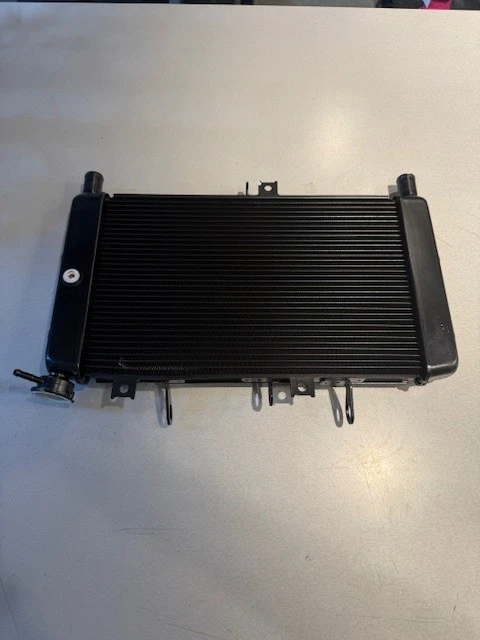 Yamaha MT09, XSR900, Tracer 9 Radiator B7N-12461-00-00 OEM PART NOT CHINA - Image 2 of 2