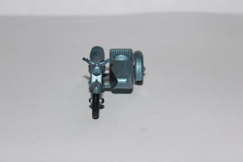 MATCHBOX, LESNEY - N°4 - TRIUMPH 110 AND SIDE CAR - Photo 3/4