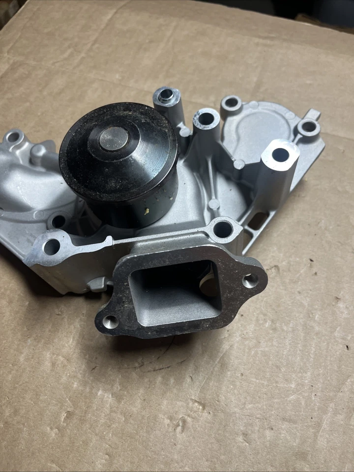 Bomba de agua del motor Lexus LS400 SC400 Celsior 1UZFE OEM genuina 16100-50023 Foto 4 de 4