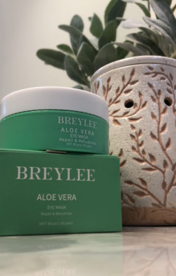 BREYLEE Aloe Vera Eye Mask 30 Pairs - Repairs Hydrates Puffy Eyes
