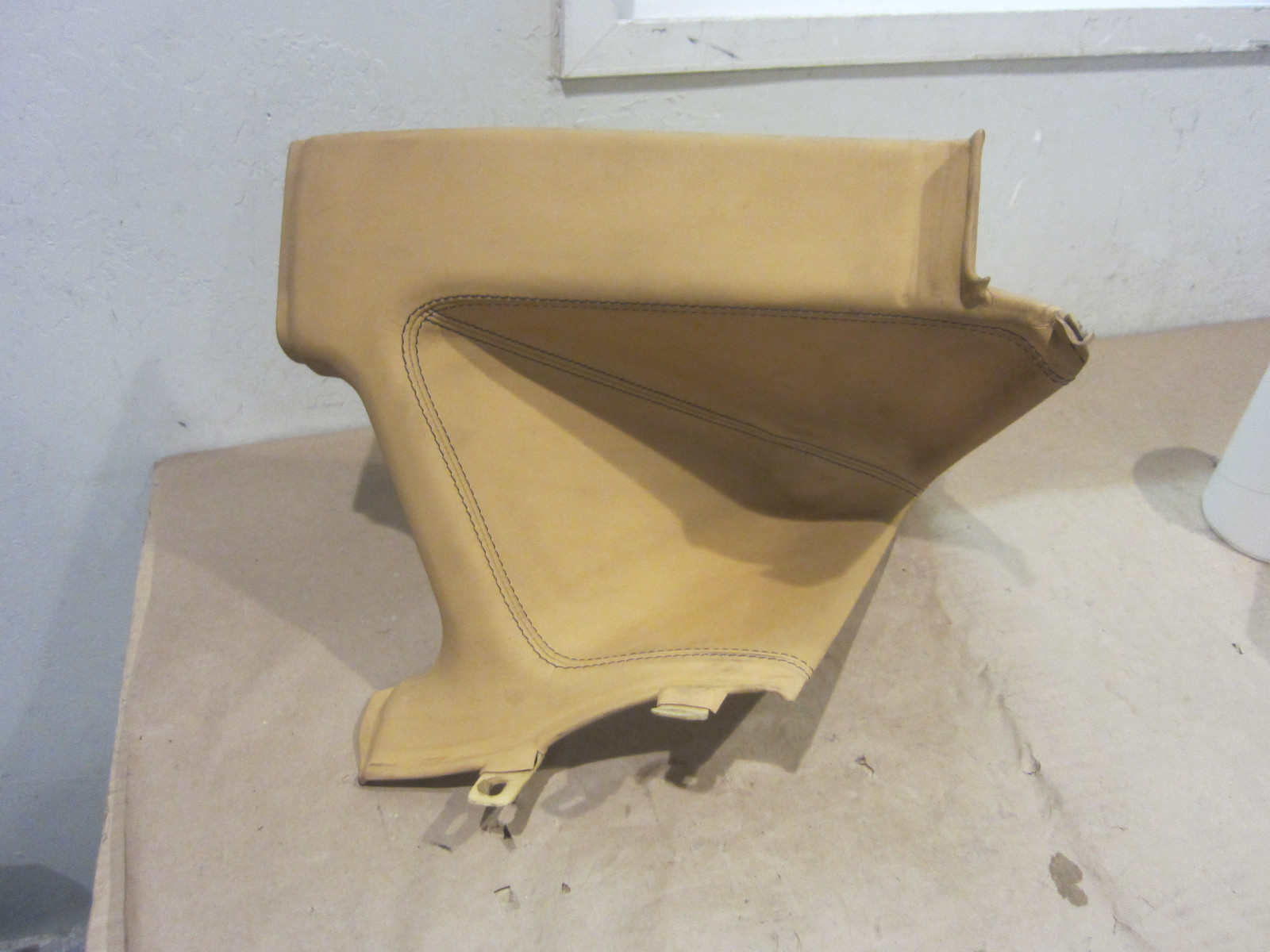 Ferrari 430-360 - RH Side Rear Window Quarter Glass Trim (Beige) - P/N 63580900