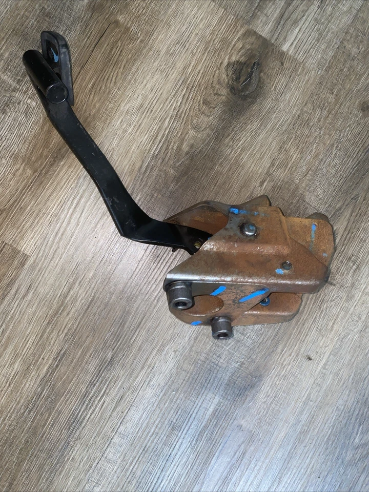 02-06 Conjunto de soporte de pedal de embrague Acura RSX tipo S usado OEM Foto 2 de 4