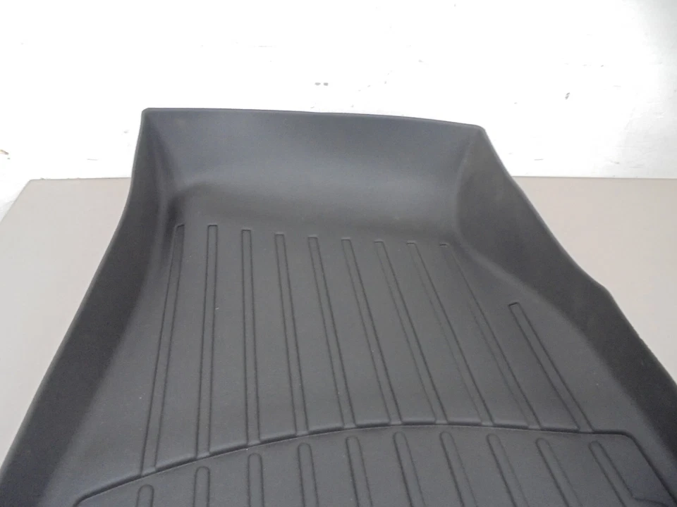 Dodge Challenger 2011-2017 WeatherTech FloorLiner lado del pasajero delantero negro Foto 2 de 4