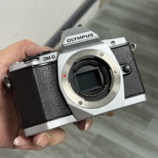 Olympus OM-D E-M5 16.1MP Digital Camera Body Only English TESTED SILVER