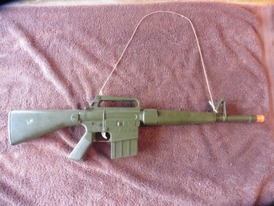 Vintage Empire M-16 Automatic Rifle TOY Plastic Green Noise Maker Works 60s USA