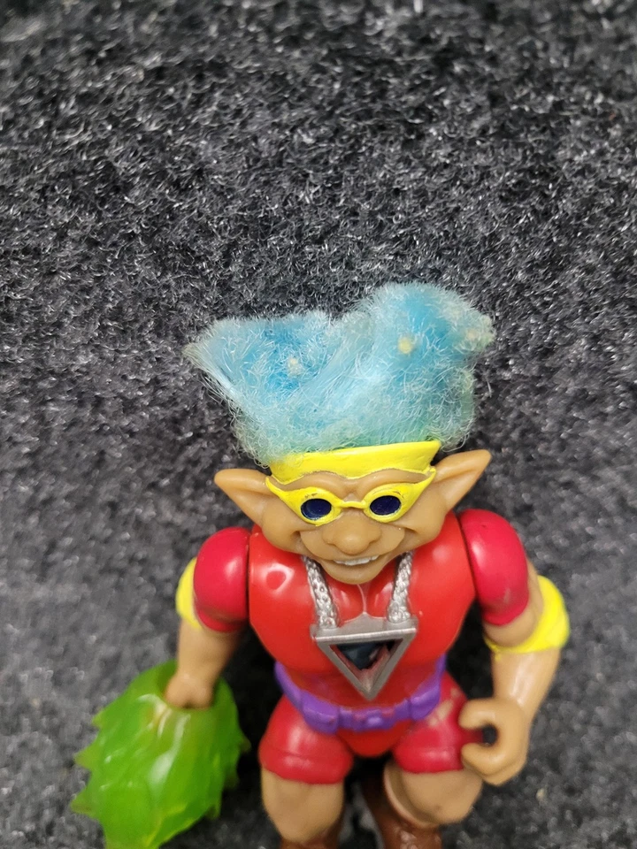 Figura de Guerreros Troll de Colección As Novedad Pelo Azul Traje Rojo Hoja Verde Juguete de Mano Foto 3 de 4