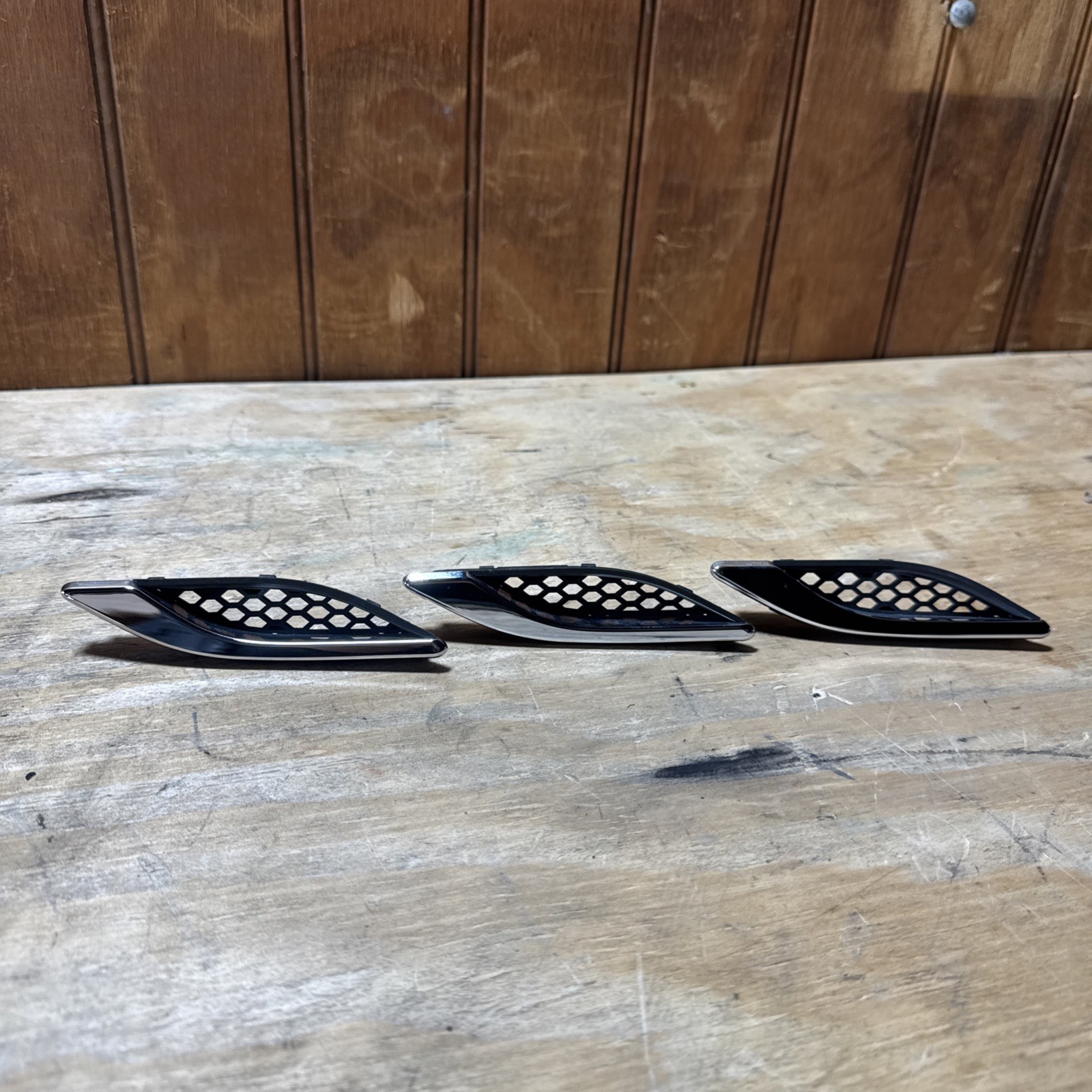 17-21 Maserati Ghibli RWD Front Driver Left Side Fender Air Vent Grille Set of 3