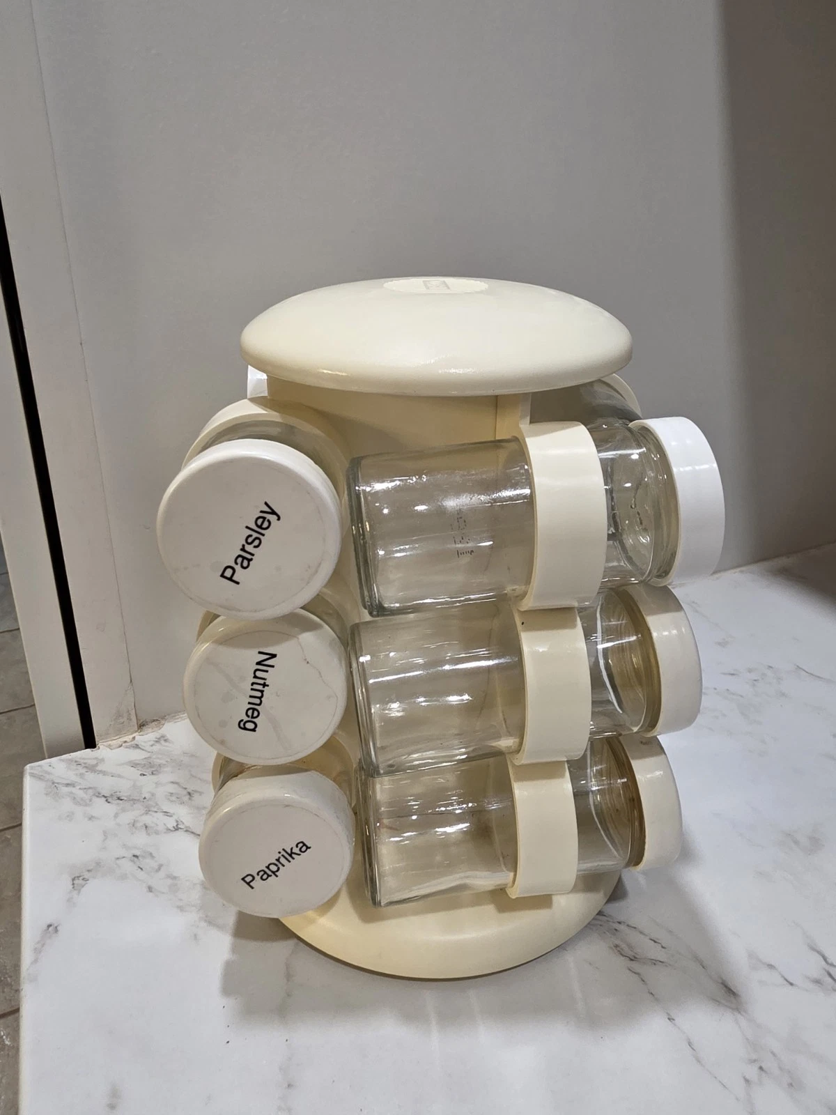 Vintage Ekco Spice Rack Carousel 11 Glass Jars Off White Retro Kitchen Decor
Opens in a new window o
