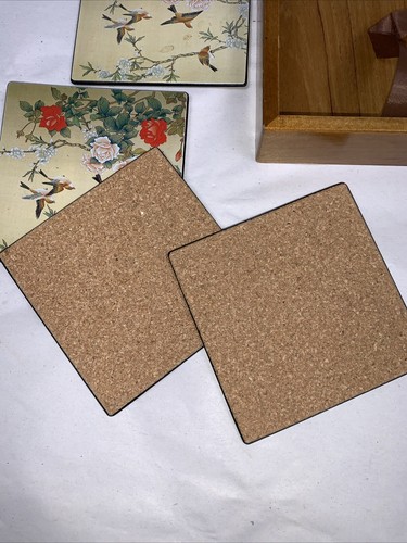 Uccellini e Rose 6 Sottobicchieri con Supporto in Sughero 4” in Scatola di Legno Laccato. Taiwan - Foto 7 di 10