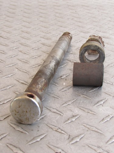 1972 72 YAMAHA XS2 REAR AXLE & 1976 76 YAMAHA XS650B TAIL LIGHT - Picture 10 of 22